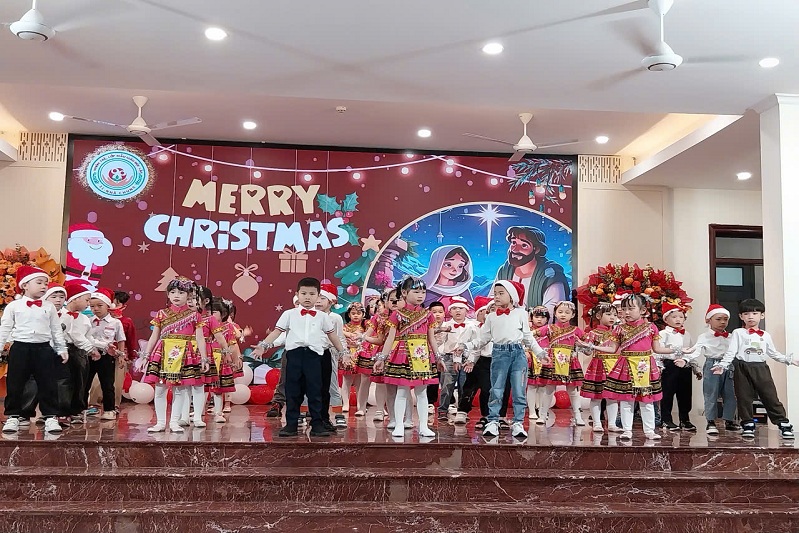 Giáng sinh trên mọi miền. Lớp MGL A2 - Nhóm trẻ, lớp MGĐL 31 Nhà Chung