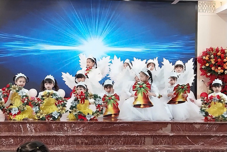 Liên khúc Quà Tặng Mùa Đông - Thể hiện: Lớp Múa Thiên Thần- Nhóm trẻ, lớp MGĐL 31 Nhà Chung